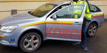 Žena pád z okna nepřežila