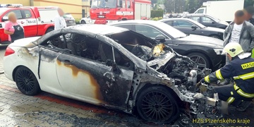 Nedaleko kasina shořelo auto