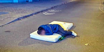Tak tenhle nocležník překvapil i zkušené strážníky