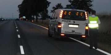 Neznámý řidič srazil ženu a ujel