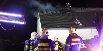 Požár vyhnal celou rodinu z domu