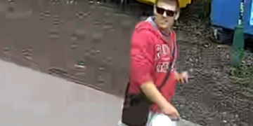 Policisté pátrají po tomto muži