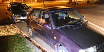 Kluci si doma "vypůjčili" auto a jeli se projet