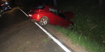 Opilá žena havarovala v příkopu