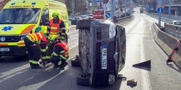Vážná nehoda uzavřela na most Milénia
