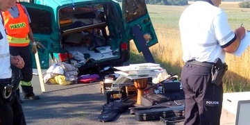 Krom lidí záchranáři zachraňovali i hudební nástroje