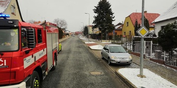 Tříleté dítě vběhlo přímo před auto