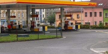 Zloději z pumpy vyběhli přímo před strážníky