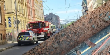 Únik plynu, hasiči museli evakuovat sedm lidí včetně dvou dětí