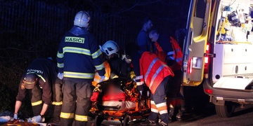 Vážná nehoda motocyklisty i havárie na dálnici