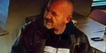 Muž vytáhl nůž na posádku auta