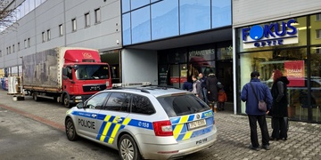 "Máchal po něm nožem a řval, že ho rozjebe," popsala svědkyně