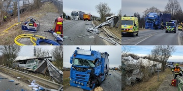 Vážná nehoda v Plzni Černicích - po střetu kamionů skončil jeden z nich mimo silnici