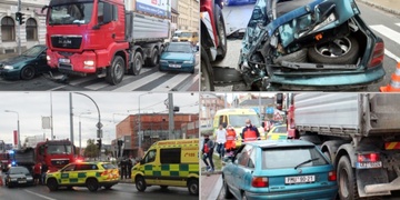 Nákladní vůz rozhodil auta jak koule kuželky na bowlingu