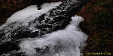 Klabavu zalila neznámá pěna