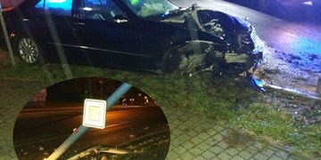 Cizinec se dvěma promile zničil lampu i Mercedes