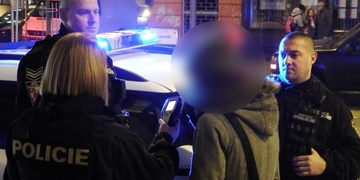Muž skončil v poutech a nyní střízliví na záchytce