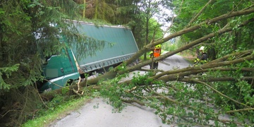 Opilý řidič kamionu havaroval