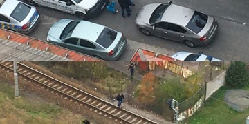 Do zad ho bodli ve squatu v Přeštické ulici