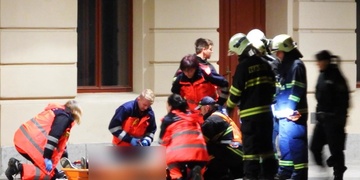 Dívku na vagonu sežehl výboj z vedení - nyní bojuje o život