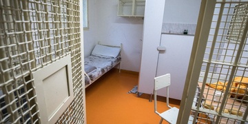 Kradl, vydíral, dealoval pervitin a neváhal ani napadnout prodavače kovovou tyčí