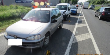 Řetězová nehoda čtyř vozidel se zraněním tří žen