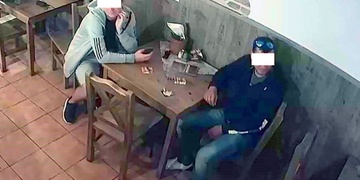 Dvě krabičky cigaret a 36.000 korun