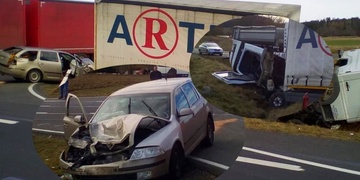 Náklaďák nedal přednost autu, kde jely i děti, řidičku resuscitovali