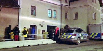 Včera večer pobodaný mladý muž zemřel