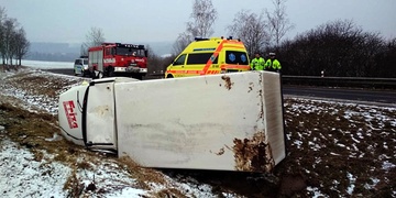 Řidička chlaďáku se nevěnovala řízení a skončila v příkopu