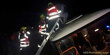 Havárie autobusu vezoucího ranní směnu