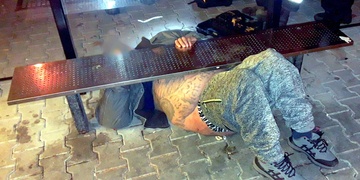 Obrázkové bříško majitele uvěznilo