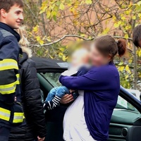 Záchrana miminka v autě