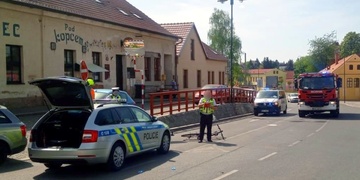 Srazil a velice vážně zranil teprve šestnáctiletého chlapce, přesto z místa zbaběle ujel