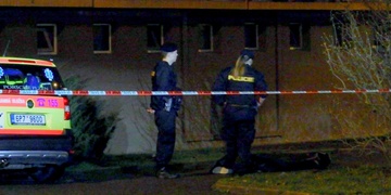 Z okna paneláku vyskočil mladý muž, na místě byl mrtvý