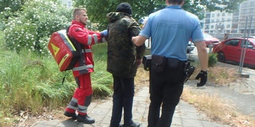 Byl zcela promočený, prochladlý, močil pod sebe a čekal na smrt nebo zázrak