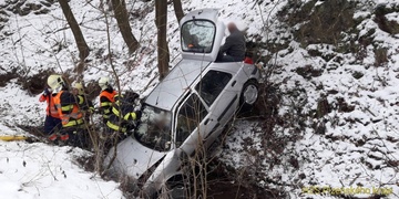 S autem spadl ze srázu do potoka