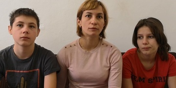 Žena se dvěma dětmi zaplatila za jedinou noc víc než 57 tisíc