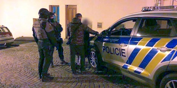 Konflikt se sousedem řešil střelbou ze samopalu