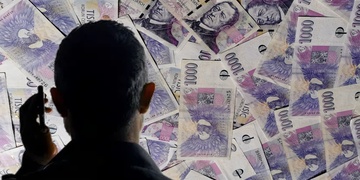 Naivní žena naletěla podvodníkům a rázem je chudší o čtvrt milionu