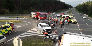 Vážná dopravní nehoda u sjezdu z dálnice D5 u Sulkova