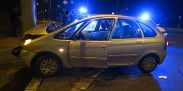 Opilý řidič na Lochotíně boural, ujel od nehody a boural znovu