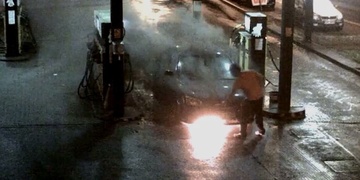 Požár vozu na čerpací stanici