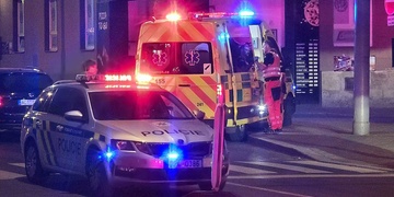 Unik plynu v bytě, záchranáři si do péče převzali muže, ženu a miminko