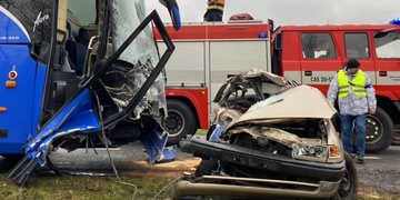 Řidič střet s autobusem nepřežil
