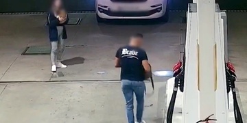 Z dovolené rovnou do policejní cely