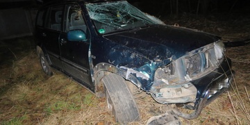 Starší řidič zdemoloval auto i sloup