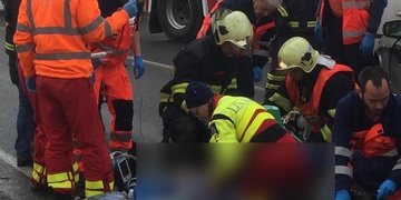 Muže resuscitovali pouze na latích otevřené střechy!