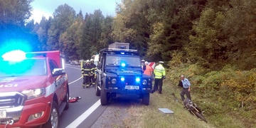 "Leží v příkopu a strašně křičí," uvedl svědek do telefonu