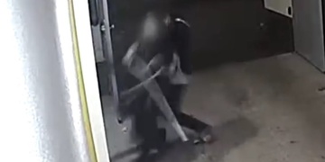 Mladí cizinci oběť napadli kvůli cigaretám
